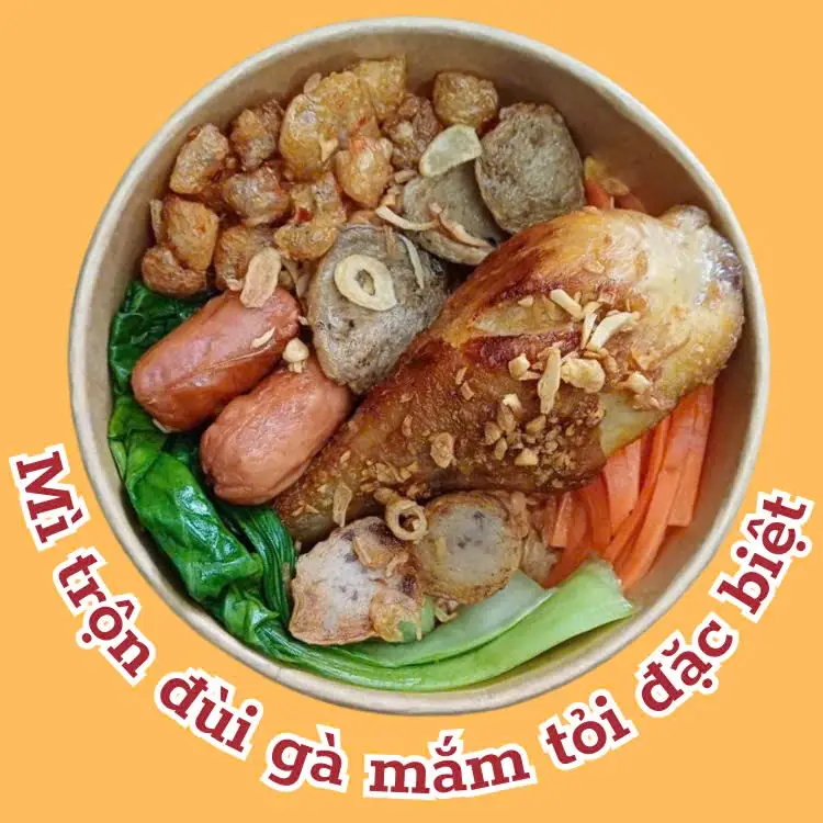 Hình ảnh Mì trộn đùi gà mắm tỏi đặc biệt
