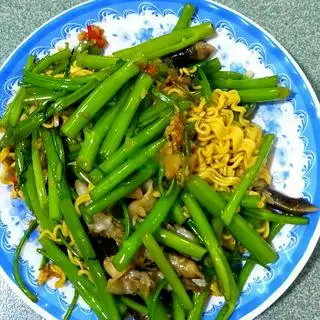 Hình ảnh Ốc móng tay xào mì