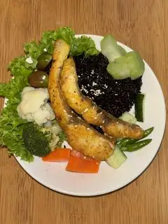 Hình ảnh Cơm gạo lức & cá diêu hồng chiên giòn 