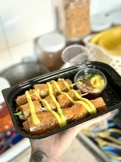 Hình ảnh Bánh tráng cuốn bơ chấm sốt me