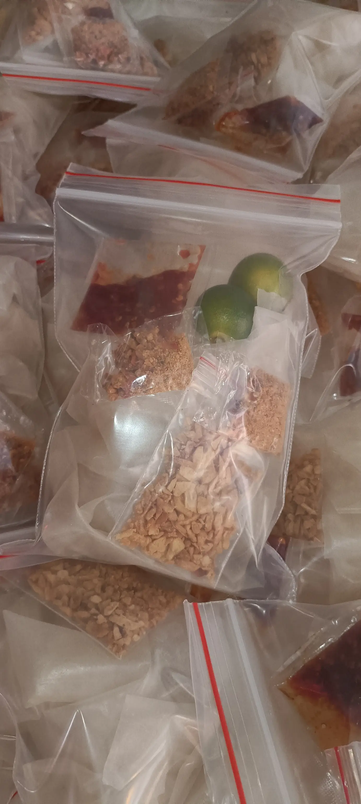 Hình ảnh Bánh tráng dẻo muối, tỏi, Satế, Tắc túi zip
