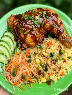 Hình ảnh cơm gà xối mỡ đùi lớn 
