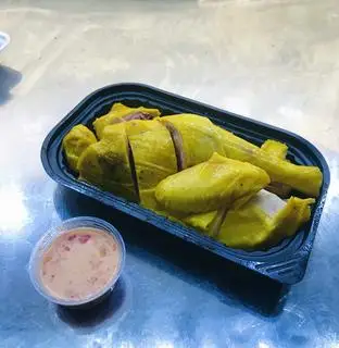 Hình ảnh Nửa con gà ủ muối hoa tiêu