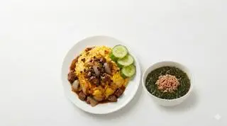 Hình ảnh Cơm bò sốt tiêu xanh phủ trứng - canh rong biển