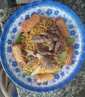 Hình ảnh Mì Indomie bò + 1 topping (xúc xích/cá viên/chả mực/ Thanh cua)