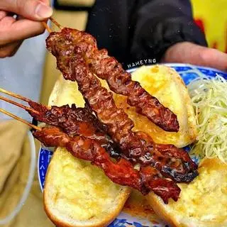 Hình ảnh combo 5xiên thịt nướng +2bánh mỳ bơ mật ong 