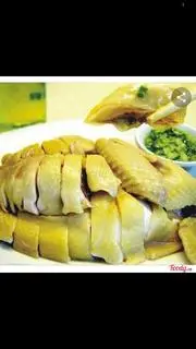 Hình ảnh Gà luộc nửa con tặng kèm nước chấm