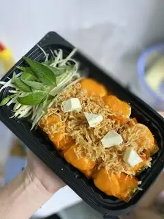 Hình ảnh Bánh tráng cuộn đỏ chà bông phô mai sốt muối béo