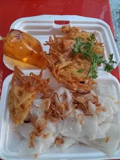 Hình ảnh Bánh ướt nóng - bánh tôm chiên giòn.
