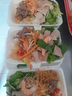 Hình ảnh 1 bún bì chả giò +1 bún thập cẩm +2 cuốn chả giò 