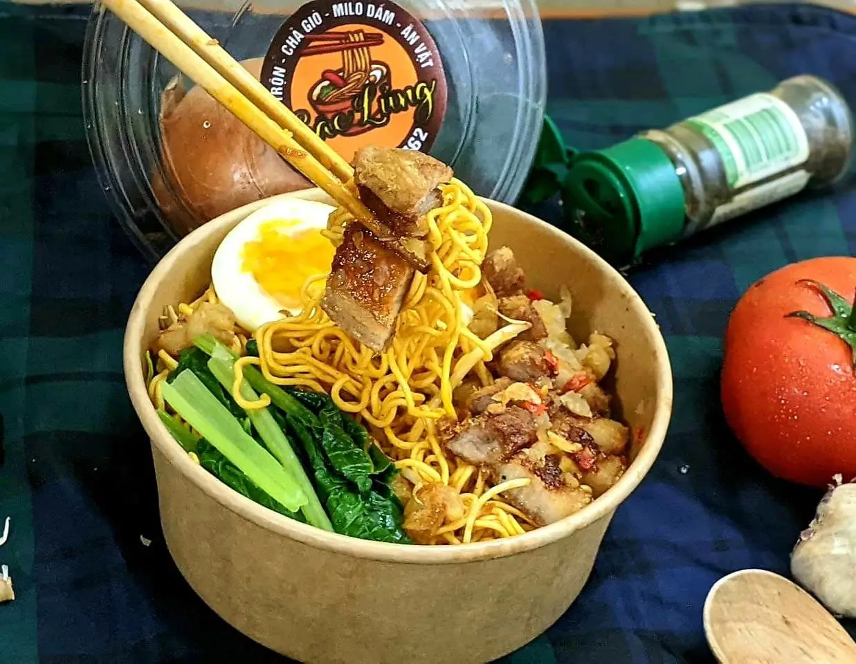 Hình ảnh MBR Mì trộn thịt ba rọi chiên giòn -trứng lòng đào GÁCLửng freetặngkèmcanh Rong biển