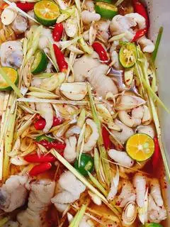 Hình ảnh Chân Gà Sả Ớt Hộp Nhỏ
