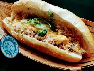 Hình ảnh Bánh mì Pate Trứng Ruốc