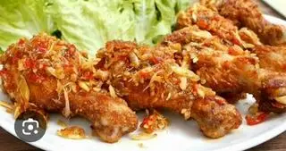 Hình ảnh cơm gà muối xã ớt chiên 