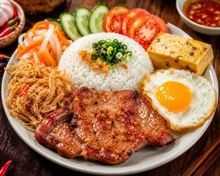 Hình ảnh Cơm Sườn Bì Chả Trứng ( Đầy Đủ ) 