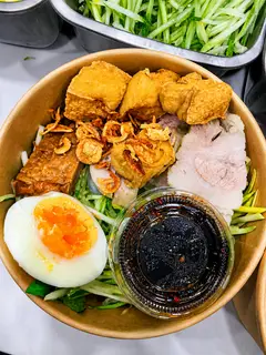 Hình ảnh Bún nước tương full topping - trứng lòng đào ( Không Tôm)
