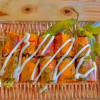 Hình ảnh Bánh tráng cuộn sốt bơ me