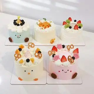 Hình ảnh Bánh kem Mini Ngẫu Nhiên - Size 12cm