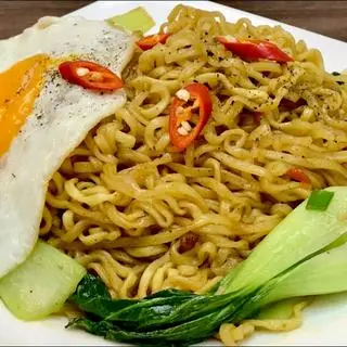 Hình ảnh Mì xào trứng ốp la