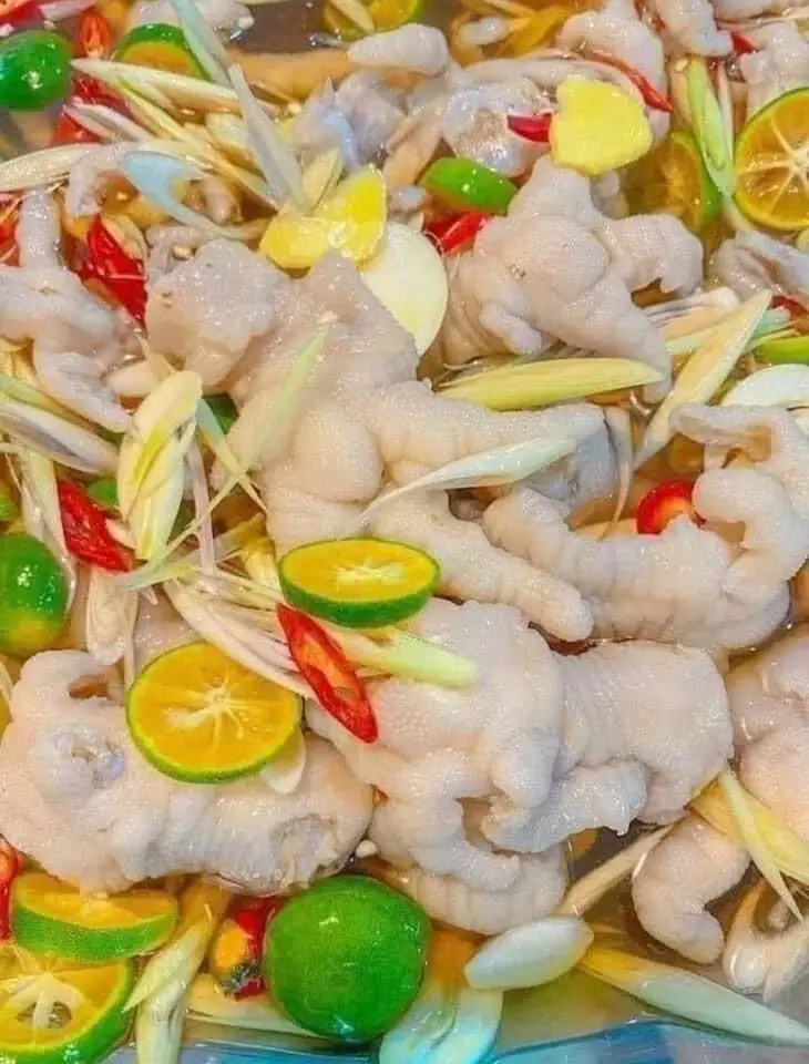 Hình ảnh CHÂN GÀ NGÂM SẢ TẮC RÚT XƯƠNG 