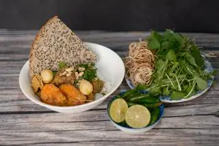 Hình ảnh mì quảng thập cẩm khô đặc biệt