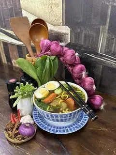 Hình ảnh Mì rau củ trứng hầm