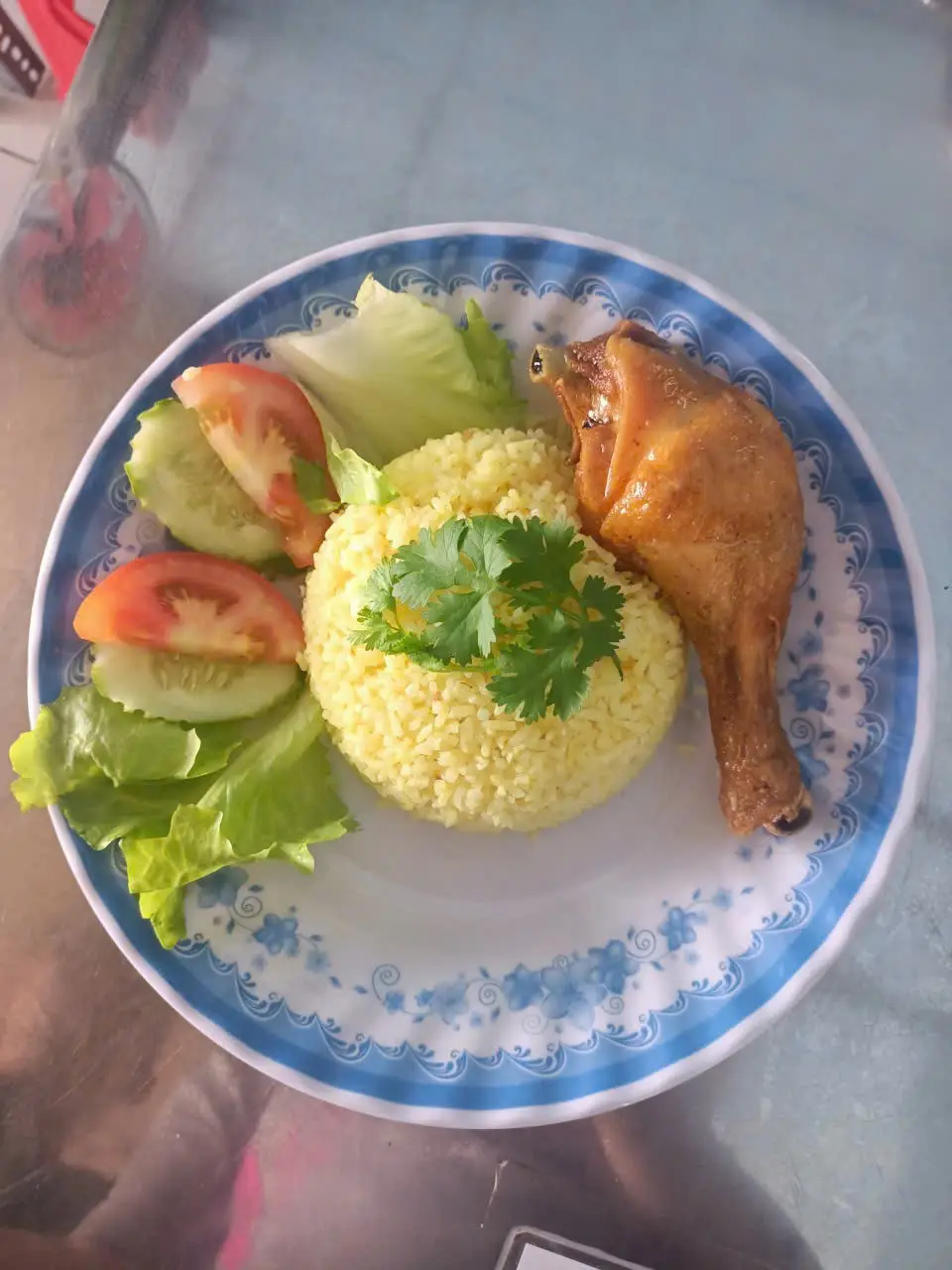 Hình ảnh Cơm gà đùi tỏi