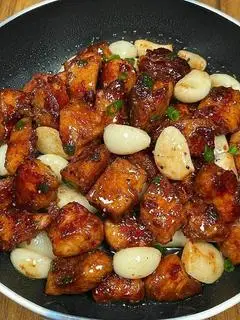 Hình ảnh Cơm Gà Chiên Nước Mắm
