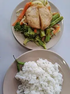 Hình ảnh Cơm chả cá chay (2 cái)
