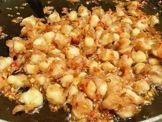 Hình ảnh Sụn gà xào sả ớt