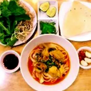Hình ảnh Mì Quảng gà - sườn