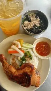 Hình ảnh Combo - cơm đùi gà nướng mật ong góc tư , canh rong biển , trà tắc . 