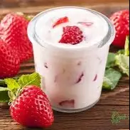 Hình ảnh sữa chua lắc dâu tây