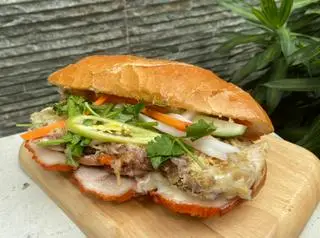 Hình ảnh Bánh mì thịt ổ lớn