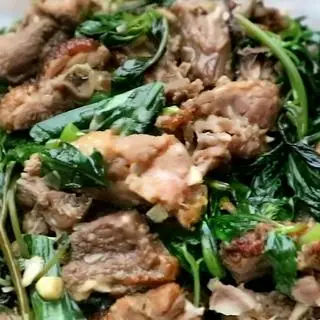 Hình ảnh Ngan xào lá húng