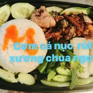 Hình ảnh Cơm cá nục rút xương sốt sate