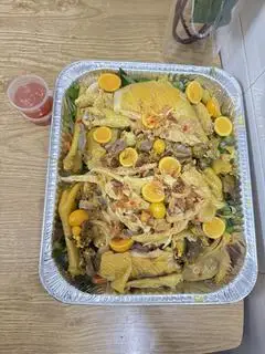 Hình ảnh Gỏi gà ta nguyên con – full topping (ăn 4–5 người)