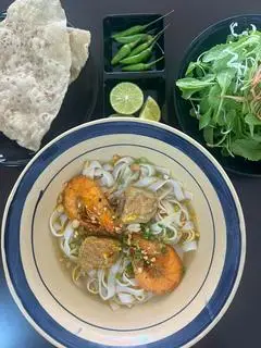 Hình ảnh Mì Quảng gà tôm
