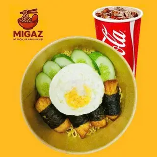 Hình ảnh Combo: Mì trộn Indomie gà cuộn rong biển trứng - 1 ly nước ngọt size M