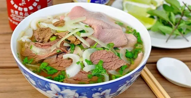 Hình ảnh Phở Bò Tái Chín
