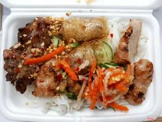 Hình ảnh Bún thịt nướng chả giò