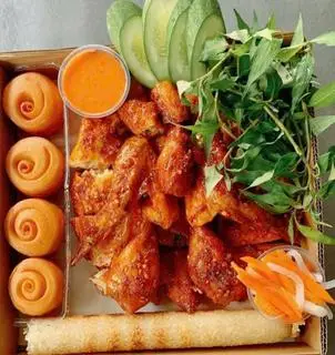 Hình ảnh Combo Đỉnh : 1 con gà nướng + 1 cơm lam + 4 bánh bao