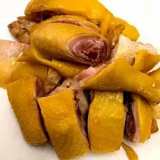 Hình ảnh 1/2 gà ủ muối hoa tiêu