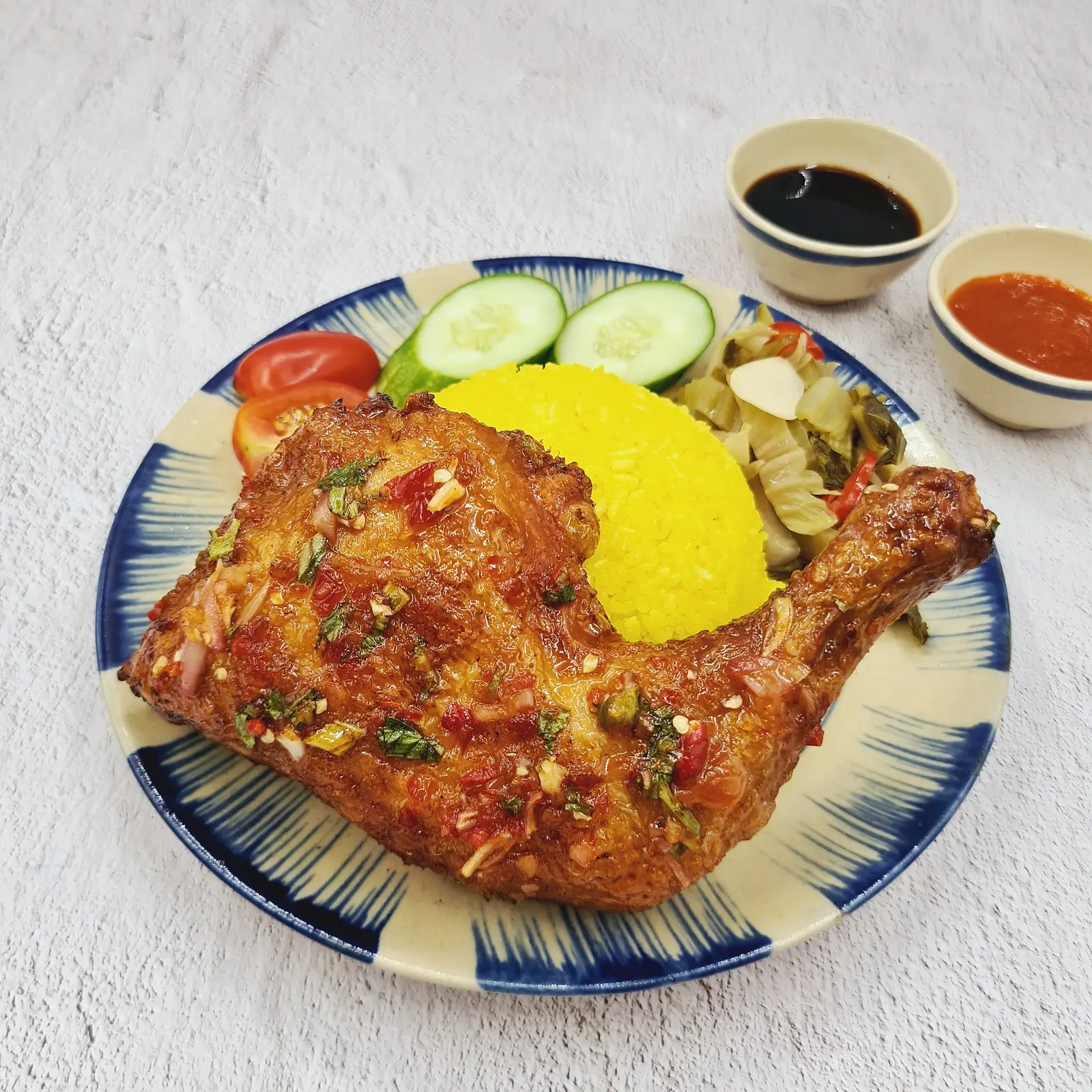 Hình ảnh Cơm Gà Xốt Thái (Đùi Lớn Góc Tư)