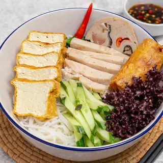 Hình ảnh Bún nước tương thập cẩm (đậu hủ, chả giò, chả lụa, chả bông)