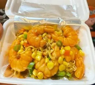 Hình ảnh mì trộn tôm surimi