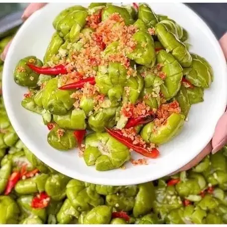 Hình ảnh Cà na đập dập kèm muối ớt - 200g