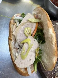 Hình ảnh Bánh mì xíu mại