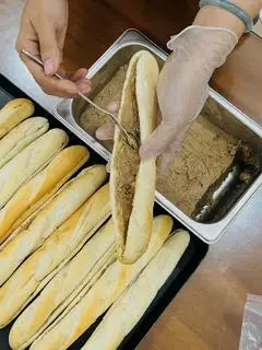 Hình ảnh Bánh mì que pate nấm chay