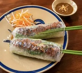Hình ảnh Gỏi cuốn nem nướng